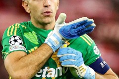 曼联更衣室风波：阿莫林执念与球队平衡之道